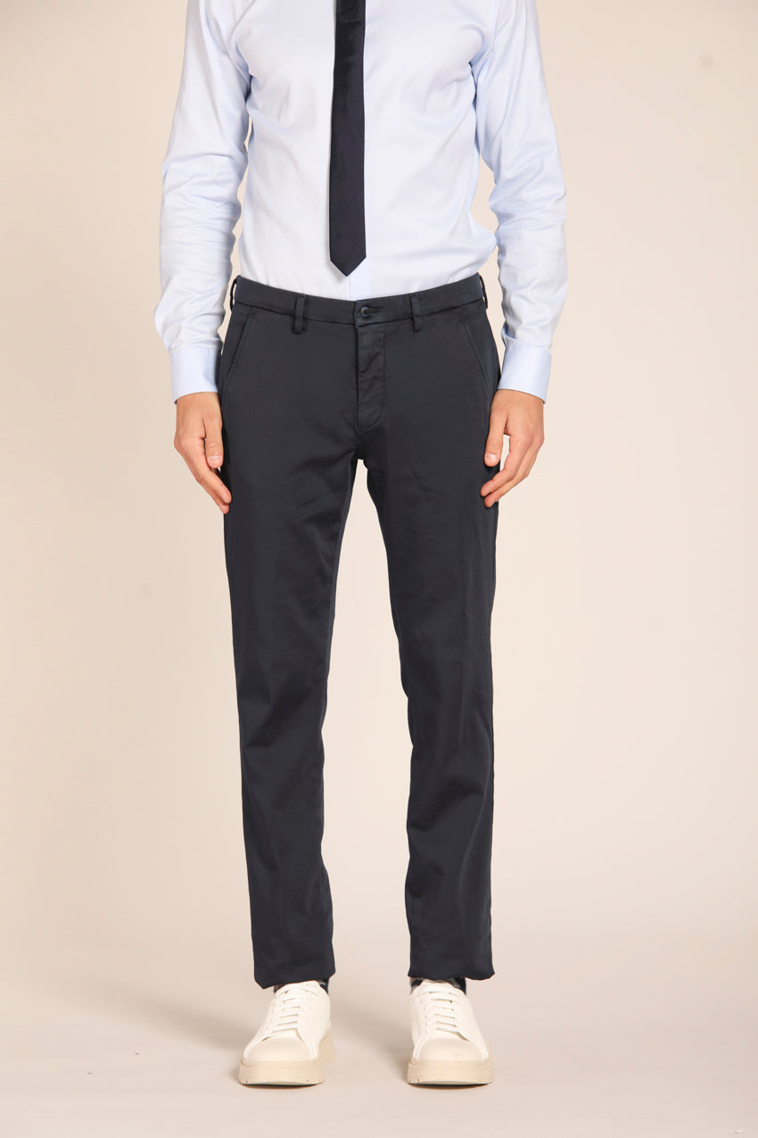 immagine 1 di pantalone chino uomo modello Torino Style Travel, colore blu navy, fit slim di Mason's