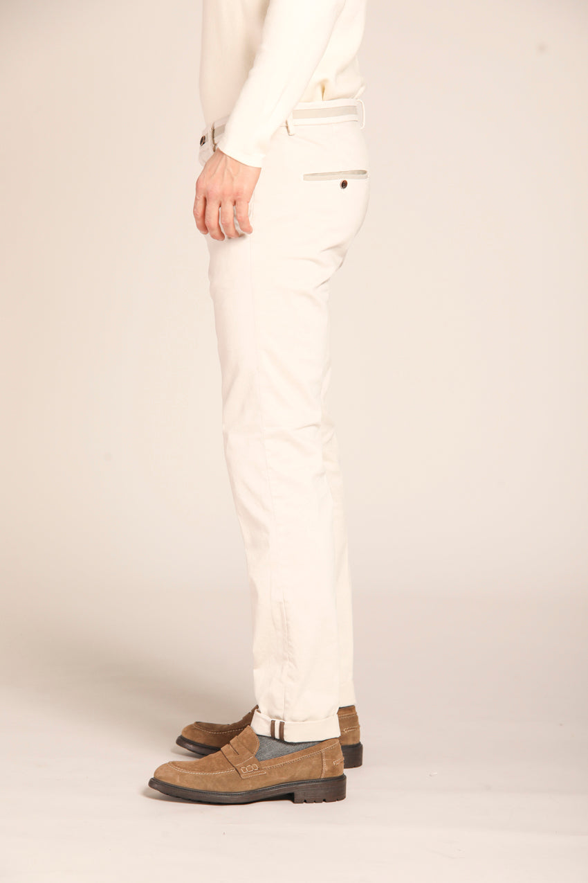 immagine 4 di pantalone chino uomo, modello Torino University, di colore stucco, fit slim di mason's