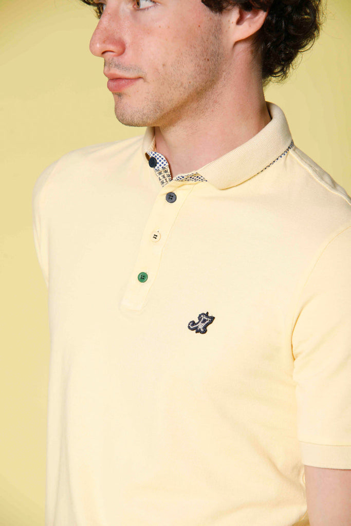 Bild 2 von Herren-Piqué-Poloshirt mit Schneiderdetails Modell Leopardi hellgelb von Mason's 
