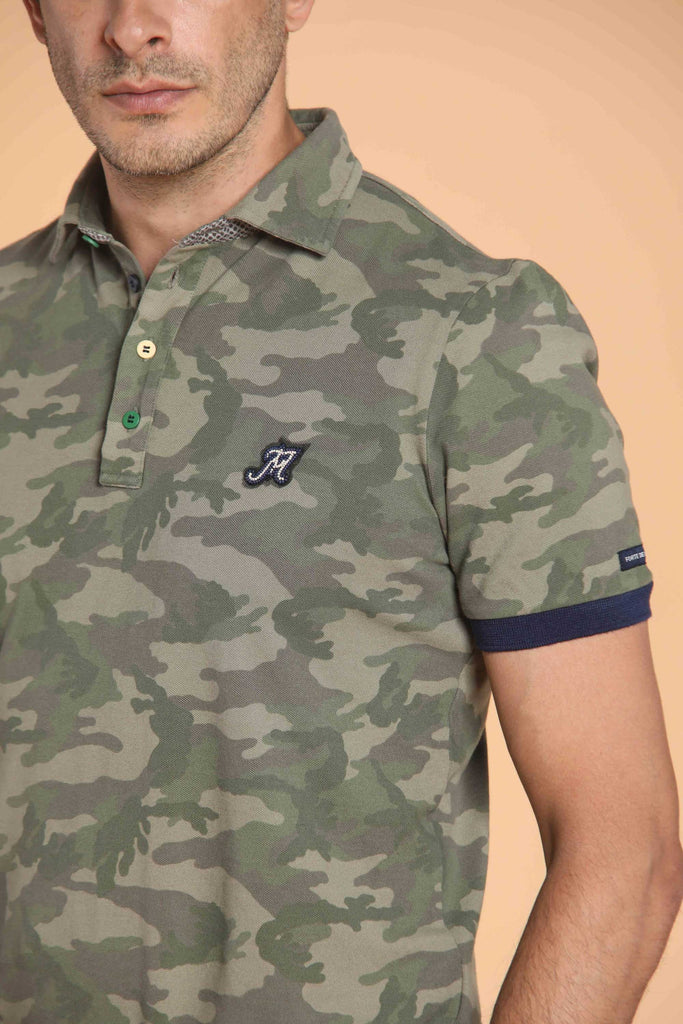 Print Herren-Piqué-Poloshirt mit Camouflage-Druck und Details