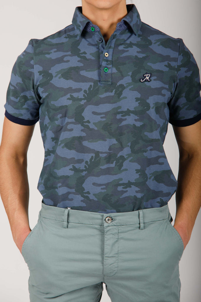 Poloshirt für Herren aus Baumwolle mit Camouflage-Druck und Druck-Details ①