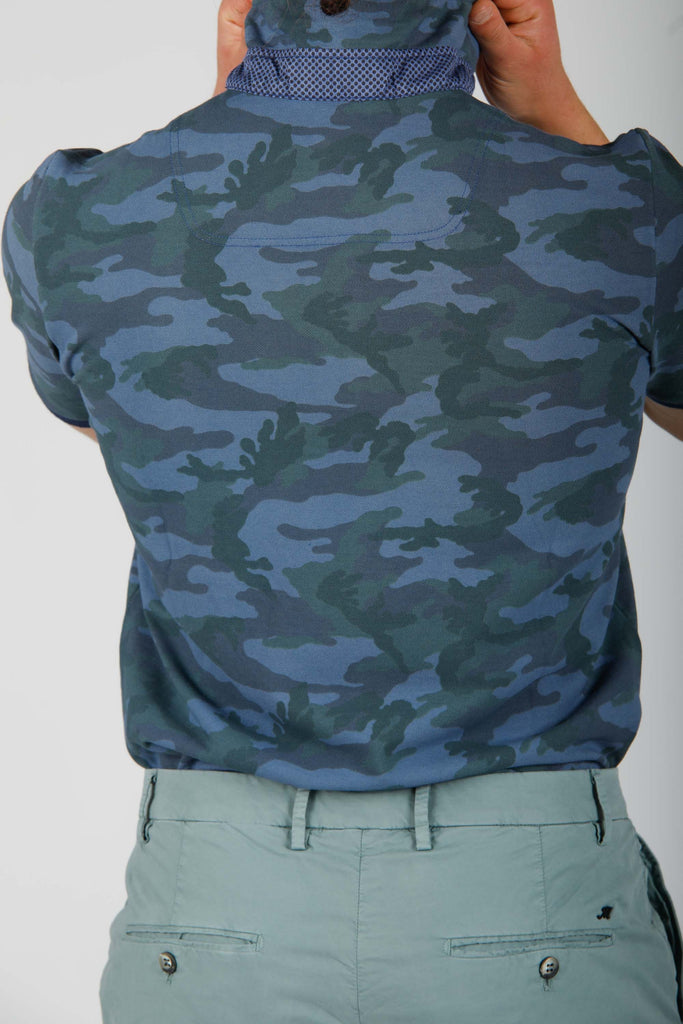 Poloshirt für Herren aus Baumwolle mit Camouflage-Druck und Druck-Details ①