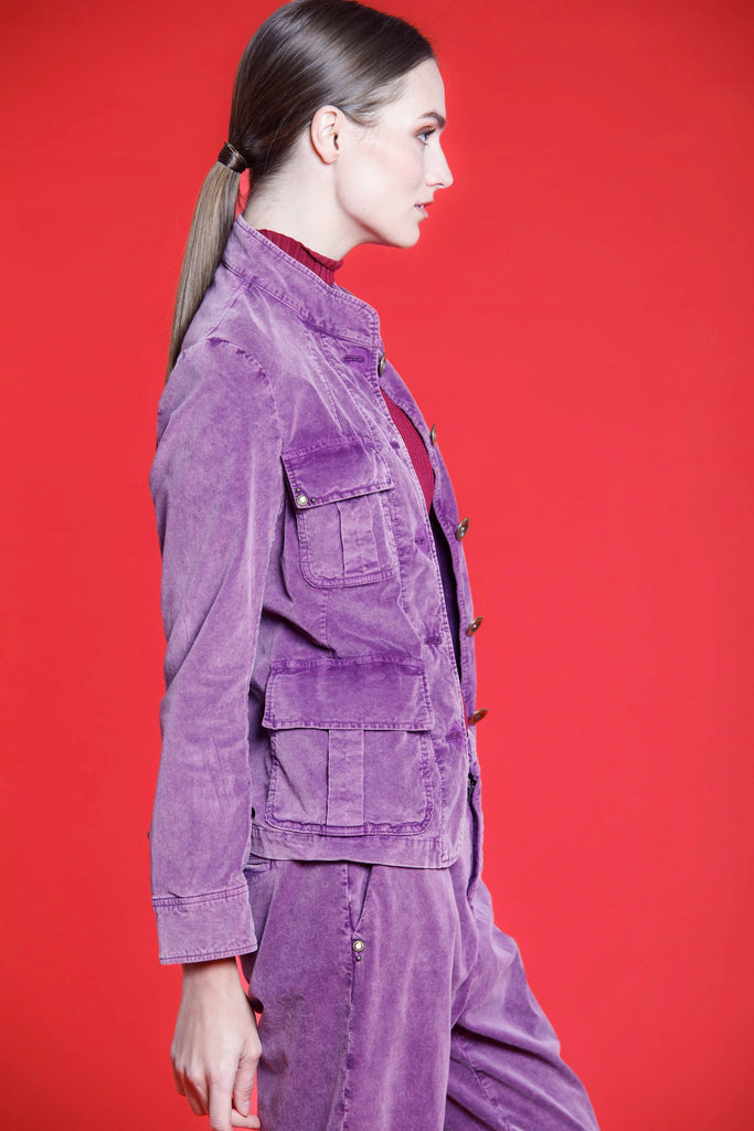 Bild 4 der Damenjacke aus violettem 1000-Streifen-Samt, Modell Karen, von Mason's