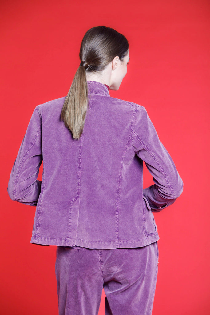 Bild 5 der Damenjacke aus violettem 1000-Streifen-Samt, Modell Karen, von Mason's