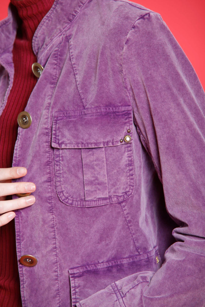 Bild 3 der Damenjacke aus violettem 1000-Streifen-Samt, Modell Karen, von Mason's