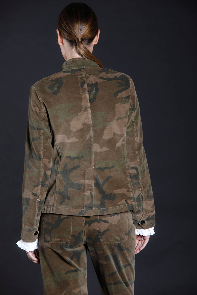 Karen Damenjacke aus Samt mit Camouflage-Muster und Nieten