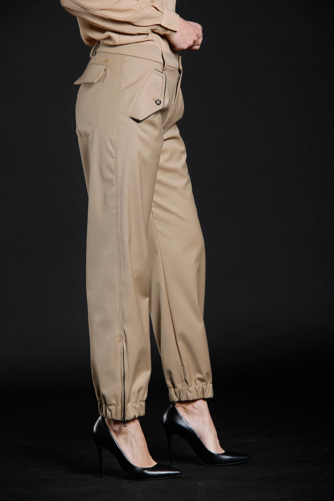 Immagine 3 di pantalone cargo da donna in lana color beige modello Evita di Mason's 