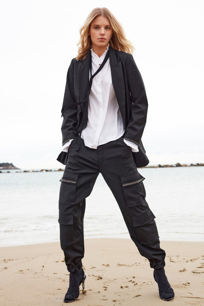 immagine 1 di pantalone cargo donna in lana vergine colore nero modello Evita Cargo di Mason's 