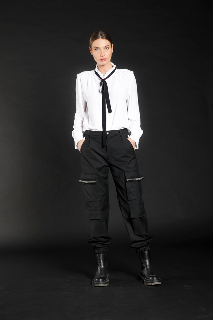 immagine 3 di pantalone cargo donna in lana vergine colore nero modello Evita Cargo di Mason's 