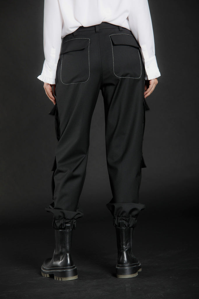 immagine 7 di pantalone cargo donna in lana vergine colore nero modello Evita Cargo di Mason's 