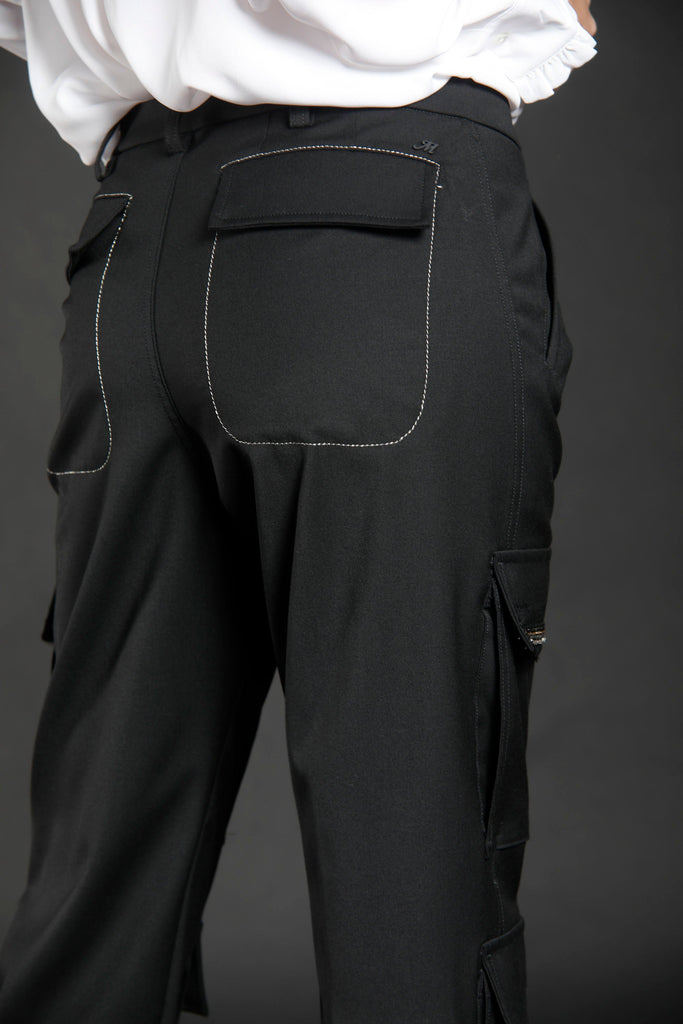 immagine 6 di pantalone cargo donna in lana vergine colore nero modello Evita Cargo di Mason's 