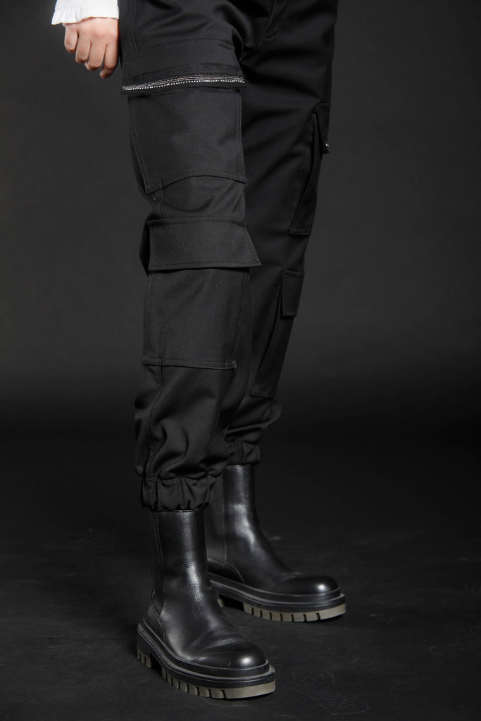 immagine 5 di pantalone cargo donna in lana vergine colore nero modello Evita Cargo di Mason's 