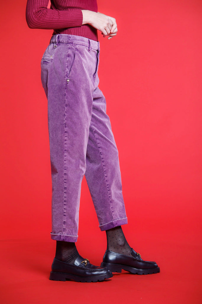 Immagine 3 di pantalone chino da donna in velluto 1000 righe viola modello New York Cozy di Mason's