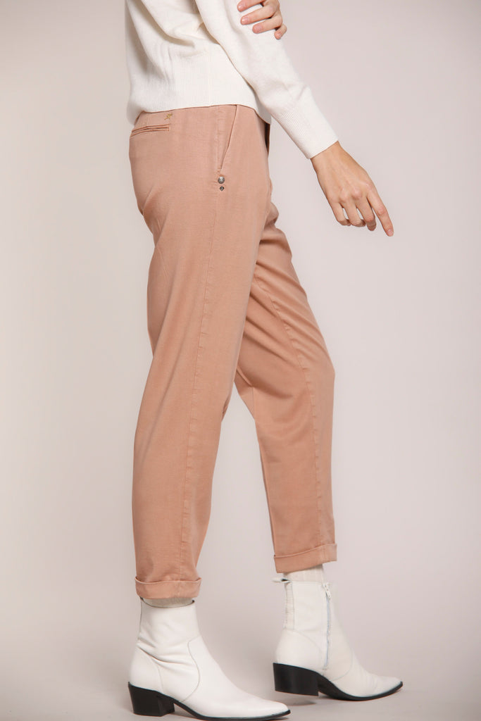Immagine 4 di pantalone chino donna in twill colore carne modello New York Cozy di Mason's