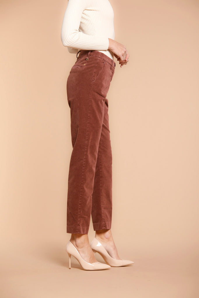 Immagine 2 di pantalone chino donna in velluto color bordeaux modello New York di Mason's