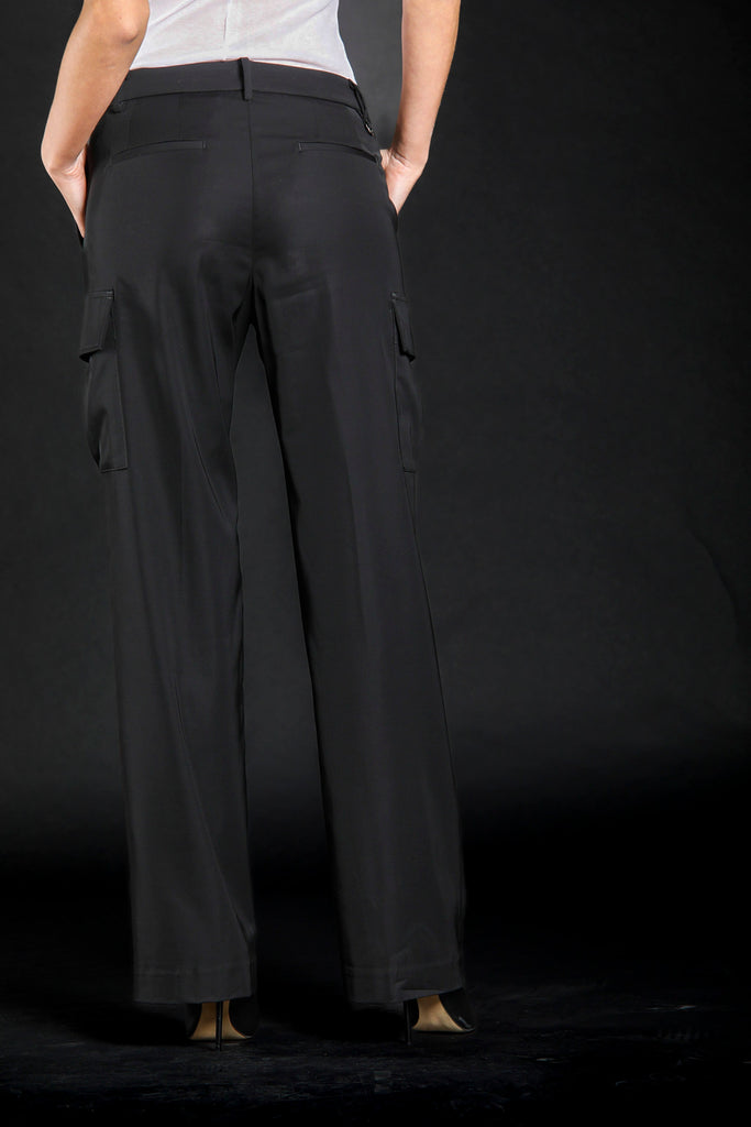 immagine 6 di pantalone cargo donna in satin colore nero modello Victoria di Mason's 