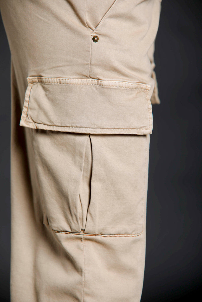 Immagine 5 di pantalone cargo da donna in gabardina colore biscotto modello Victoria di Mason's 