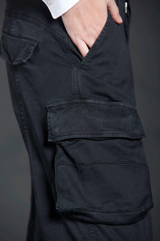 immagine 4 di pantalone cargo donna in gabardina colore nero modello New Wilbour di Mason's 