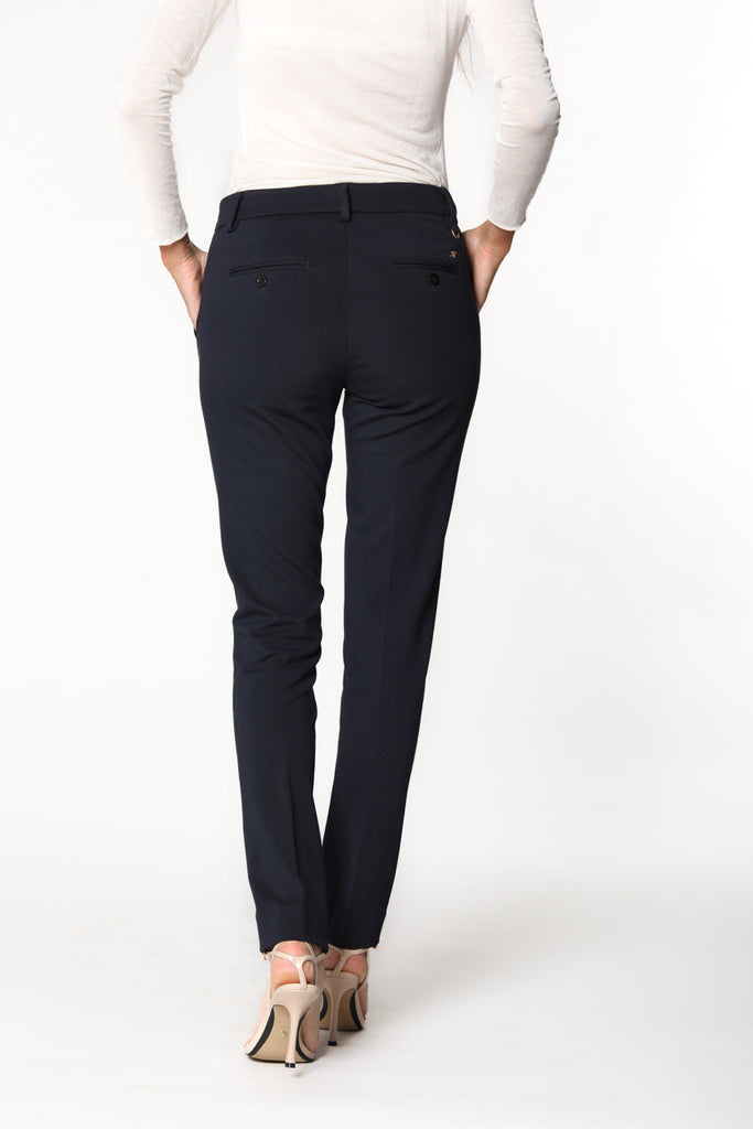immagine 4 di pantalone chino donna in jersey blu scuro modello New York Slim di Mason's