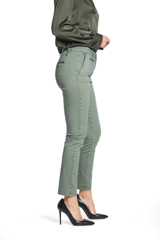 Immagine 2 di pantalone chino donna in raso color verde acqua modello New York Slim di Mason's