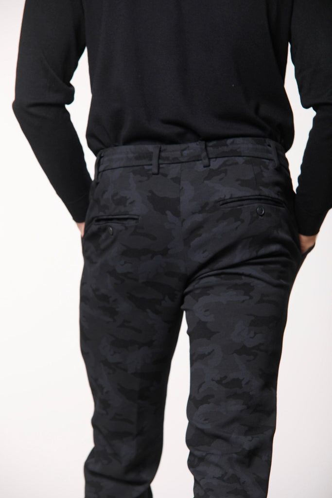 Milano Jogger Herren-Chinohose aus Viskose mit Camouflage-Muster extra slim