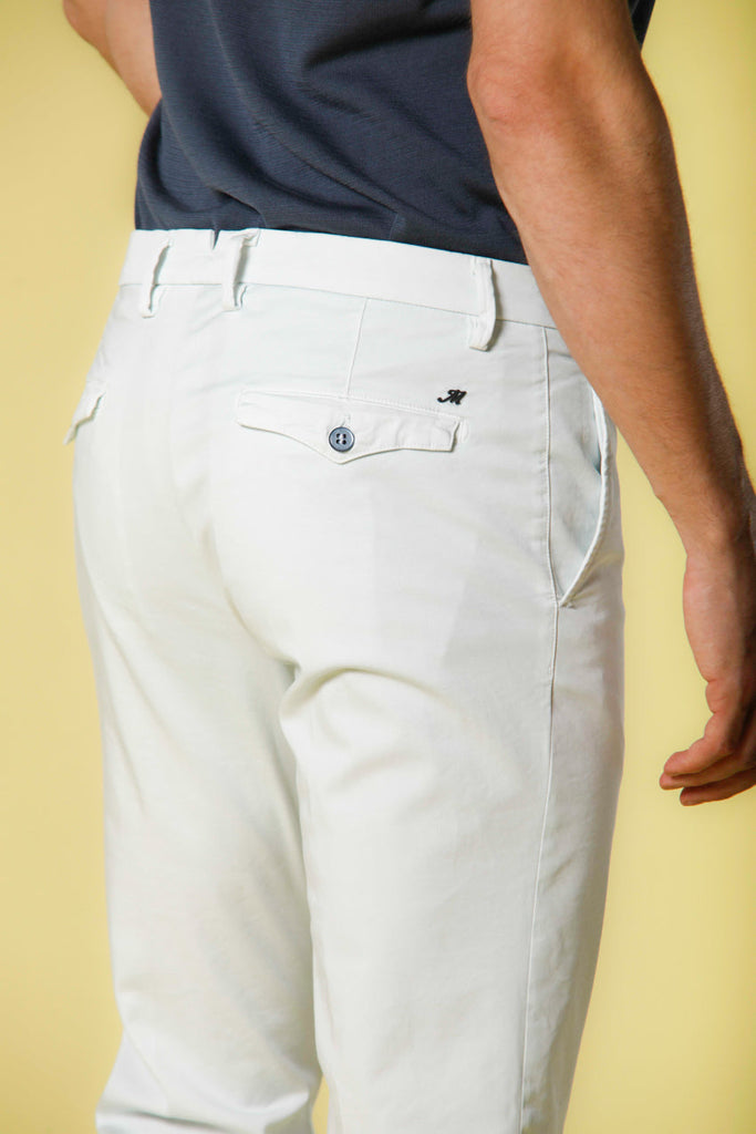 Immagine 2 di pantalone chino da uomo in gabardina colore celestino modello New York City di Mason's