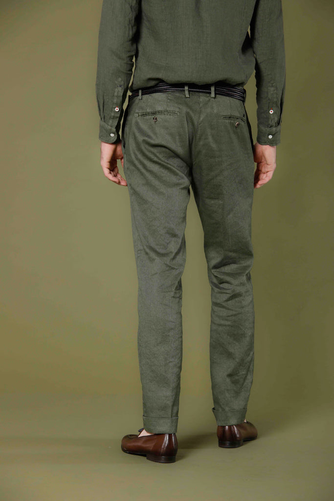 Immagine 3 di pantalone chino da uomo in twill di lino e cotone color verde modello Genova Style di Mason's