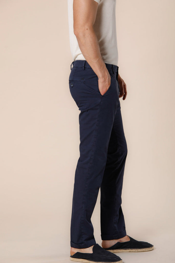 Immagine 4 di pantalone chino uomo in gabardina stretch blu navy modello Milano Style di Mason's