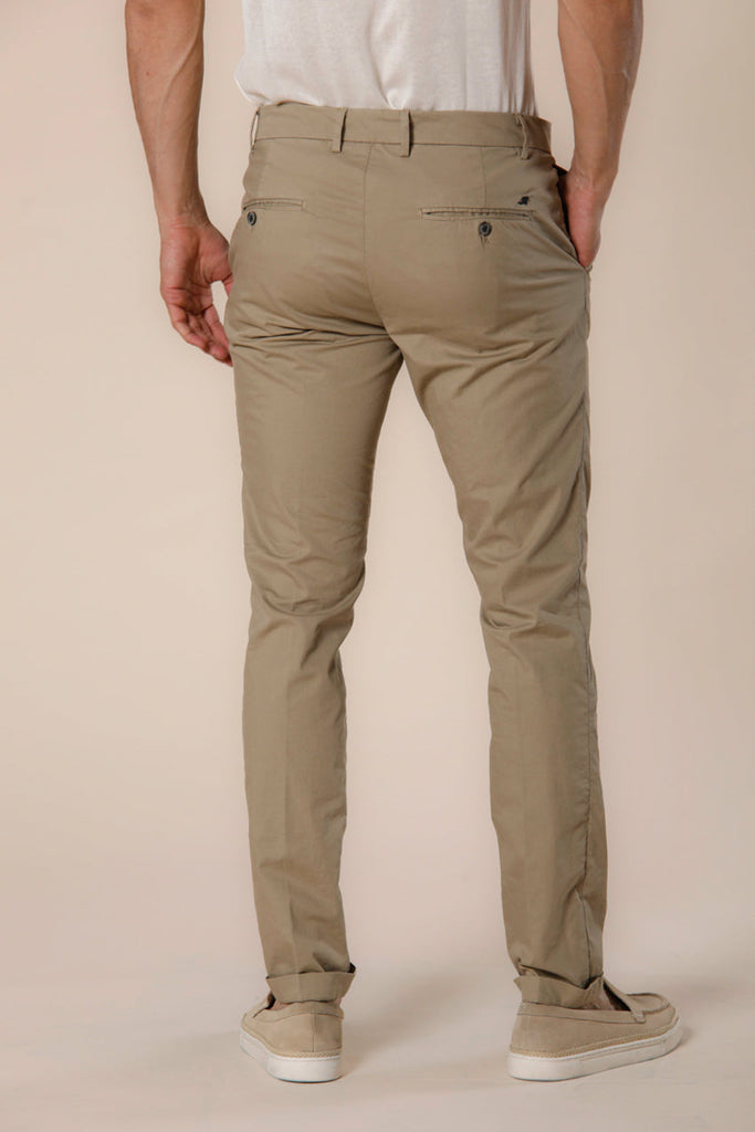Immagine 3 di pantalone chino uomo in gabardina stretch color kaki modello Milano Style di Mason's