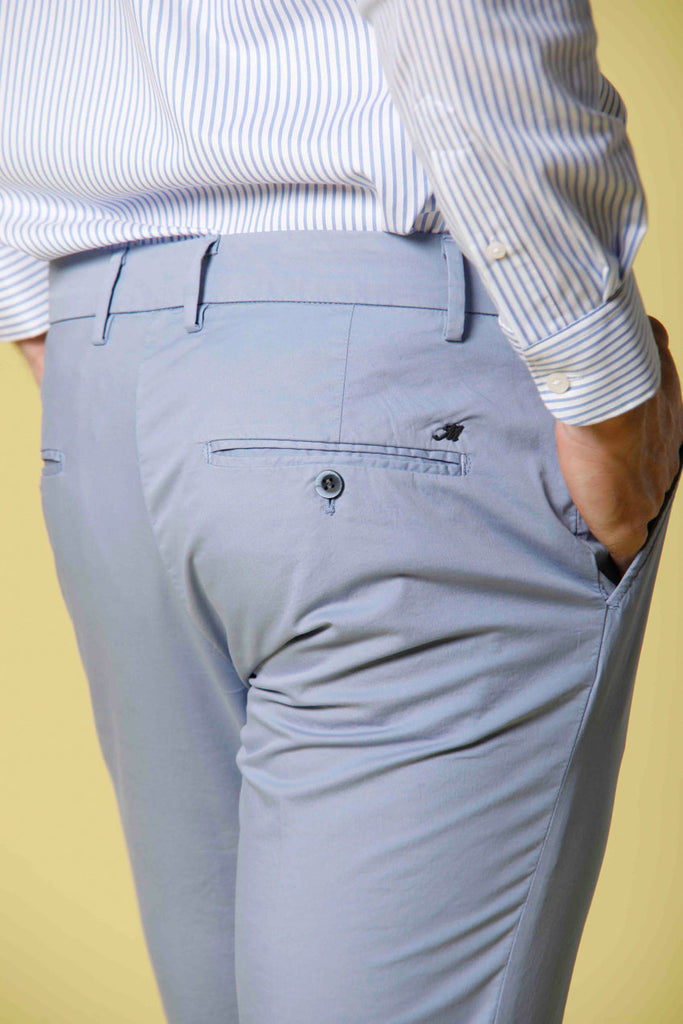 Immagine 2 di pantalone chino uomo in gabardina stretch azzurro modello Milano Style di Mason's