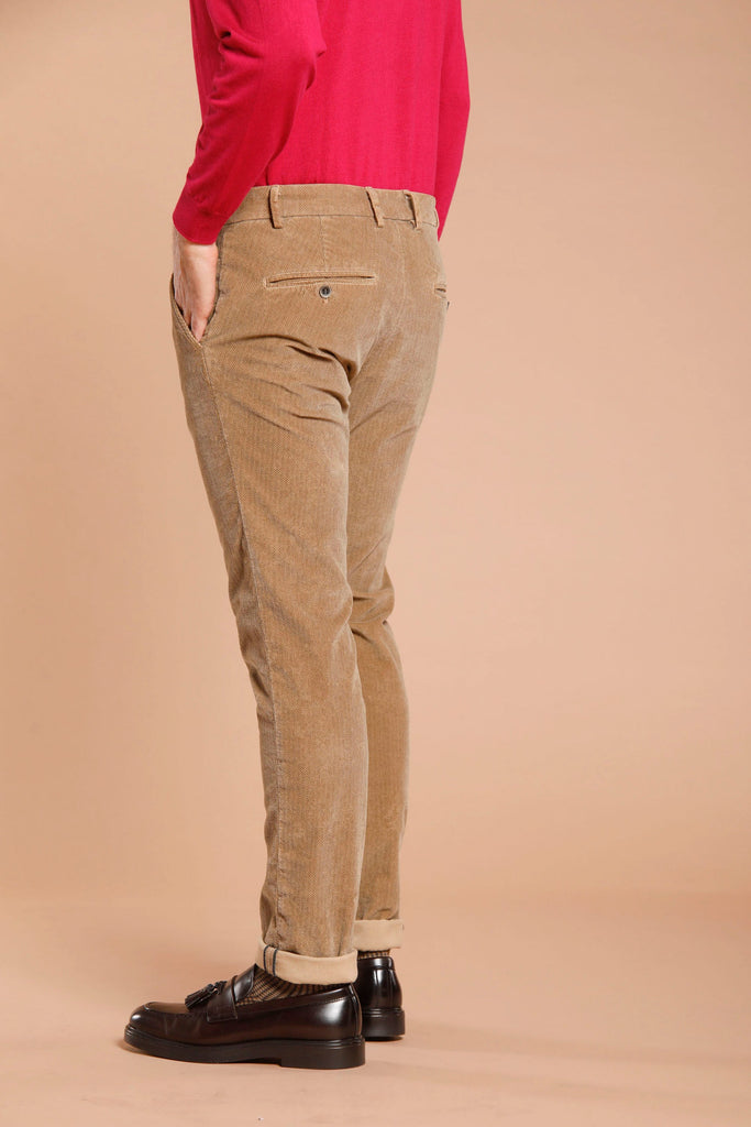 Milano Style Herren Chino-Hose aus Samt mit Mikromuster und extra schmaler Passform