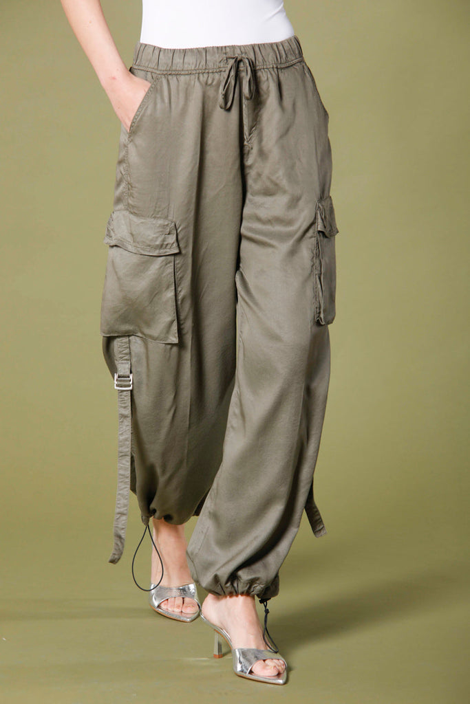Immagine 1 di pantalone cargo jogger donna in cotone modal verde militare modello Francis di Mason's