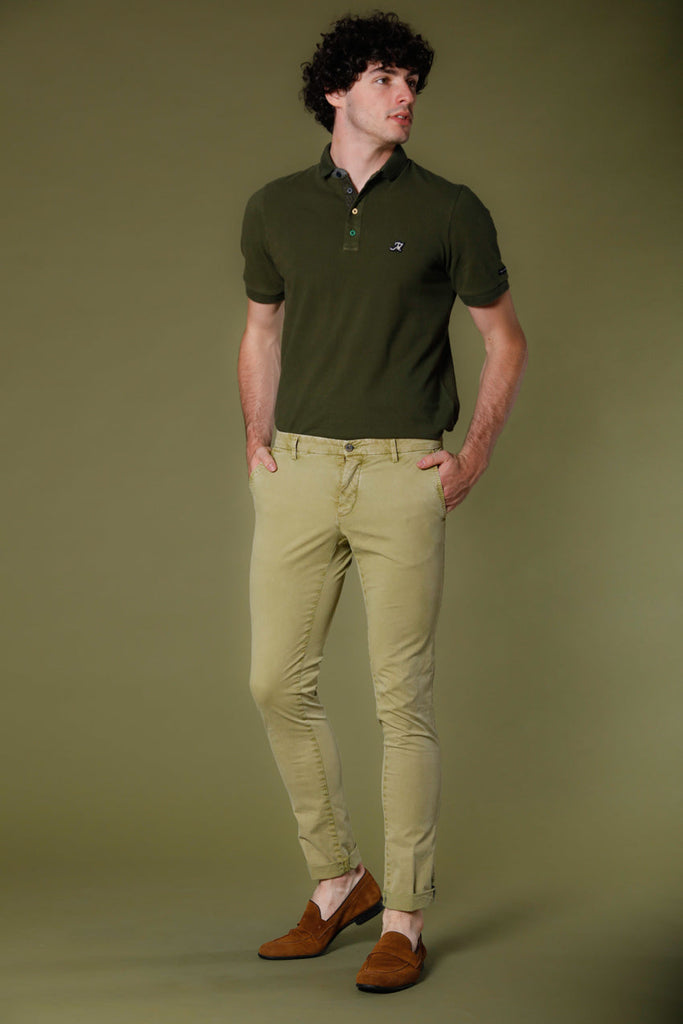 Immagine 1 di pantalone chino uomo in twill colore verde lime modello Milano Style Essential di Mason's