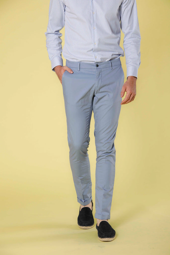 Immagine 1 di pantalone chino uomo in gabardina stretch azzurro modello Milano Style di Mason's