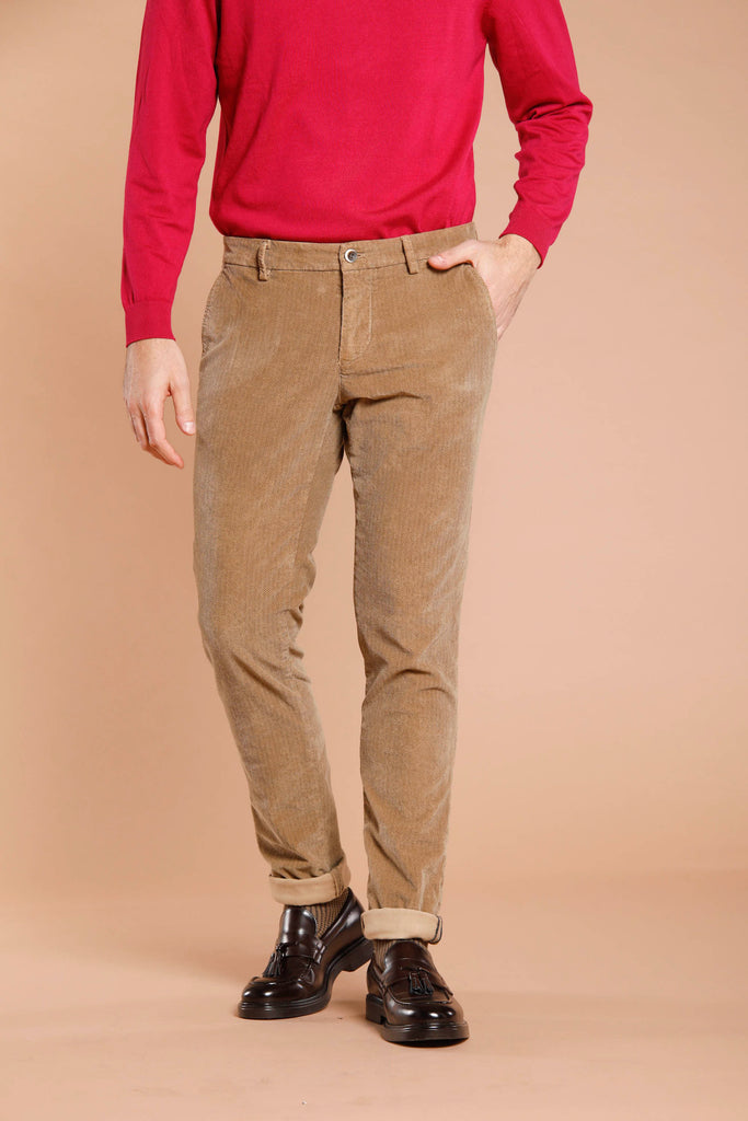 Milano Style Herren Chino-Hose aus Samt mit Mikromuster und extra schmaler Passform