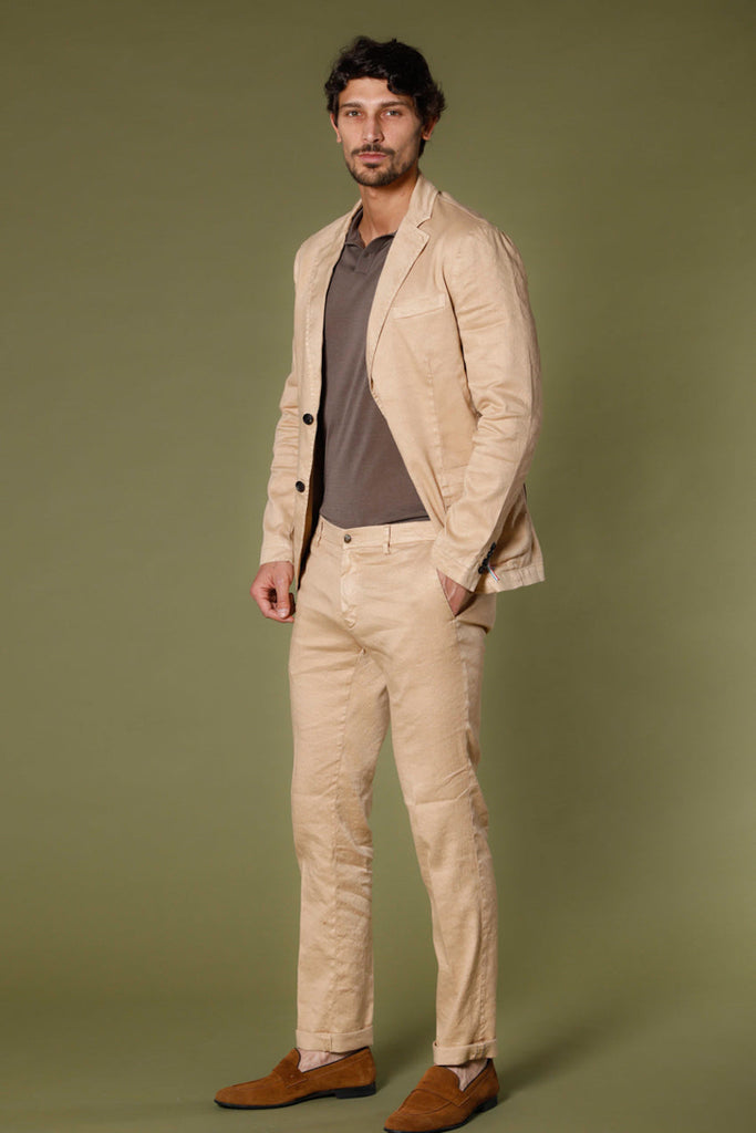 Immagine 2 di pantalone chino uomo in lino e twill di cotone color kaki scuro modello New York di Mason's