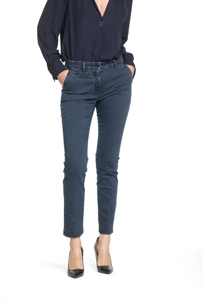 Immagine 1 di pantalone chino donna in raso blu navy modello New York Slim di Mason's